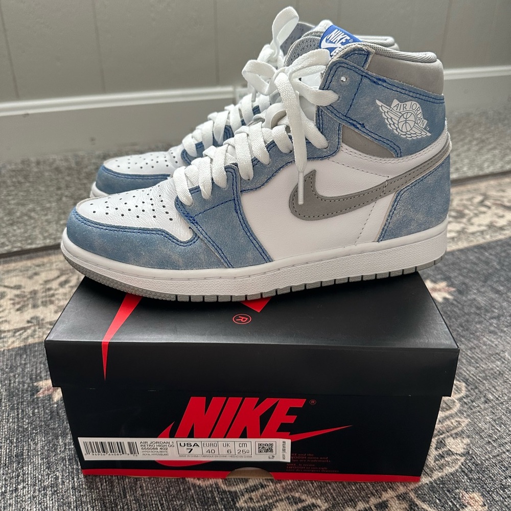 Nike Air Jordan 1 Retro High OG Hyper Royal